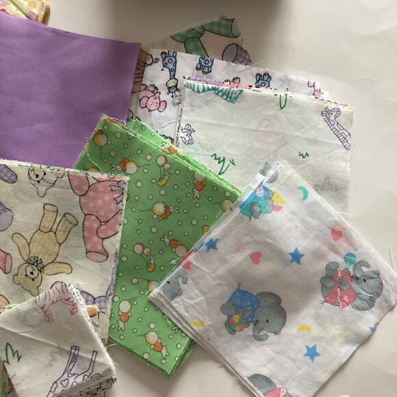 A Bundle Of 5" Inch Fabric Squares Charm Pack An Assortment of Colors & Prints - Picture 6 of 10